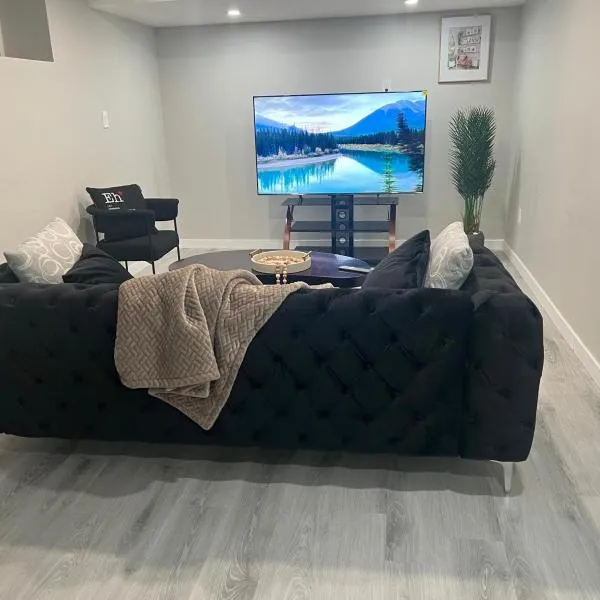 Luxury Private Suite with Separate Entrance, Hotel in Winnipeg