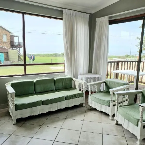 Beach Rock Cottage, hotel i Kiddʼs Beach