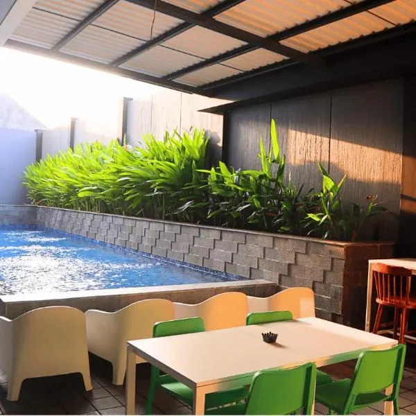 VNC Alam Sutera Hotel Powered by Archipelago, hotel em Dongkal