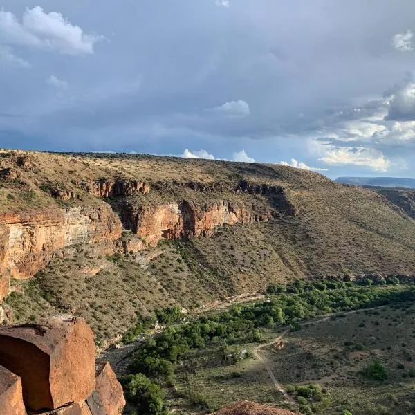 Aasvogelkrans Farm Cottages & Camping, hotel v destinaci Nieu-Bethesda