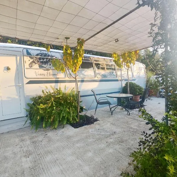 Venus Elegant - Getaway Bus: Klorakas şehrinde bir otel