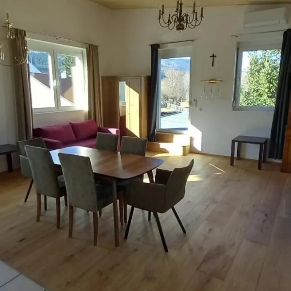 Gästewohnung mit Terrasse "Vinothèque Laroche im Piestingtal", ξενοδοχείο σε Markt Piesting