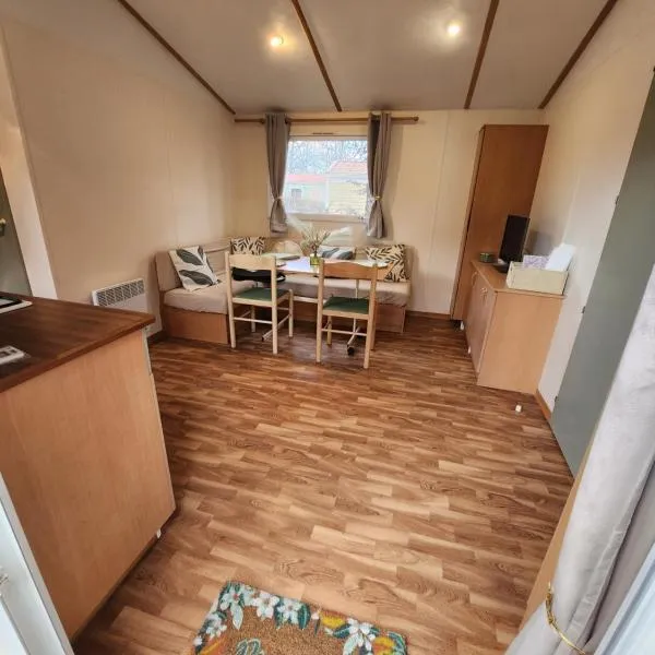 Mobilhome les pieds dans l eau avec piscine, hotel v destinaci Saint-Gérons