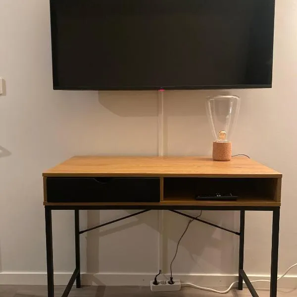 HUTTUNEN 2 - Ihqu kaksio mahtavalla sijainnilla!, hôtel à Iisalmi