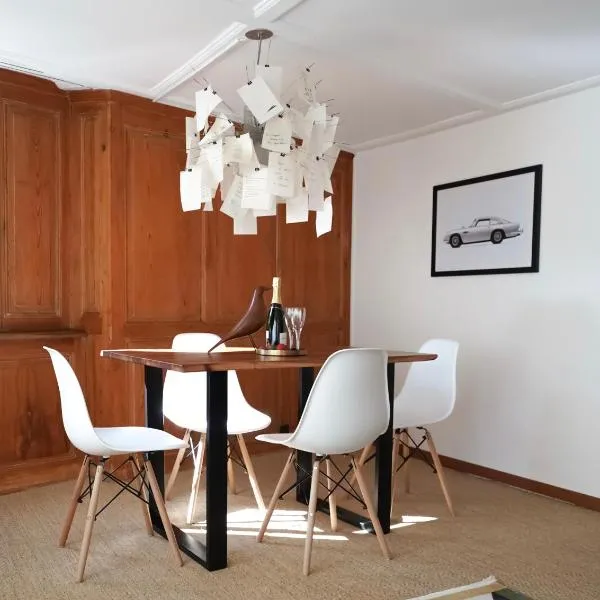 Charming Historical Apartment in Zurich City Center Oldtown, hotel in Zürich
