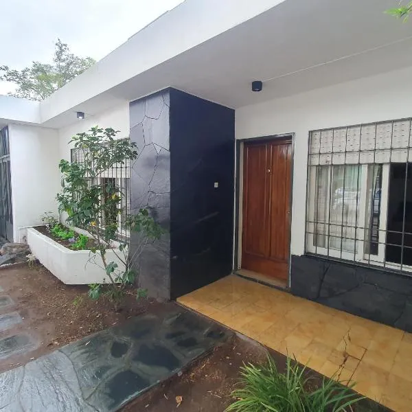 Casa completa en el mejor lugar de Carrodilla,位于卢汉德库约的酒店