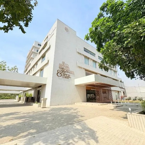 The Parterre - SG Highway Ahmedabad，位于艾哈迈达巴德的酒店