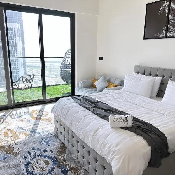 Binghatti canal suites smart home by kings holiday, hôtel à Dubaï