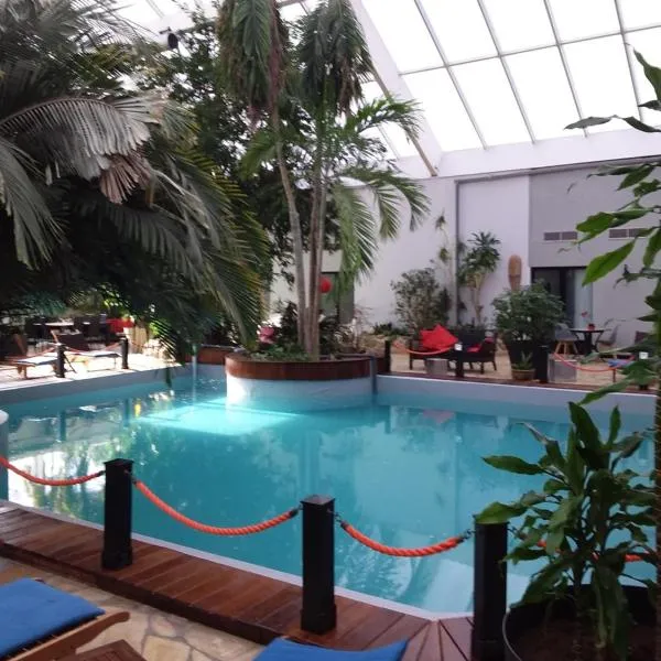 Tropical Hotel, hotel in Durbuy