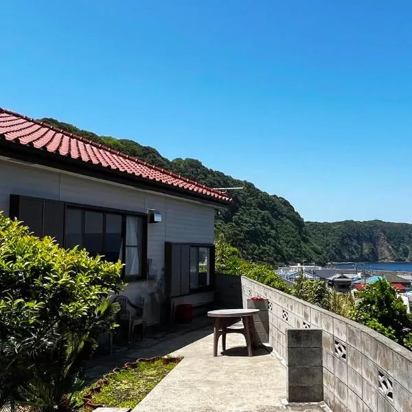 香や野 kayano 海と富士山を一望できる1棟貸し宿 岡田港まで徒歩5分, ξενοδοχείο σε Oshima