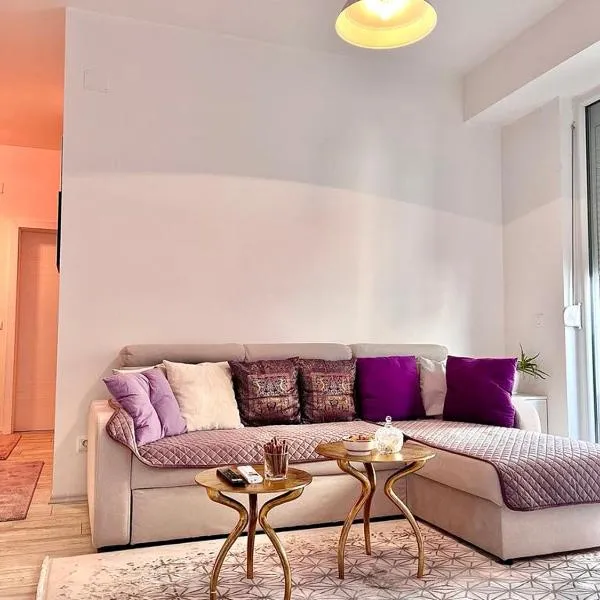 Mor Maison Skopje City-Center FEW FREE PRIVATE PARKING, hotel v destinaci Skopje