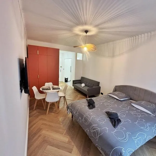 Charming apartment in Nice, viešbutis Nicoje