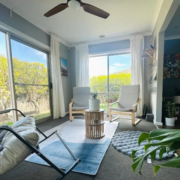 Stylish Small Ocean Homestay Near Deer Park Train Station, hotel in Deer Park