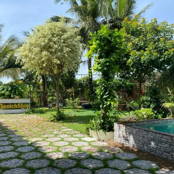 Phòng View sân vườn-hồ bơi, hotel in Ấp Phú Khương
