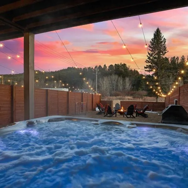 Buffalo Ridge - Hot Tub & Walk to Downtown, ξενοδοχείο σε Custer