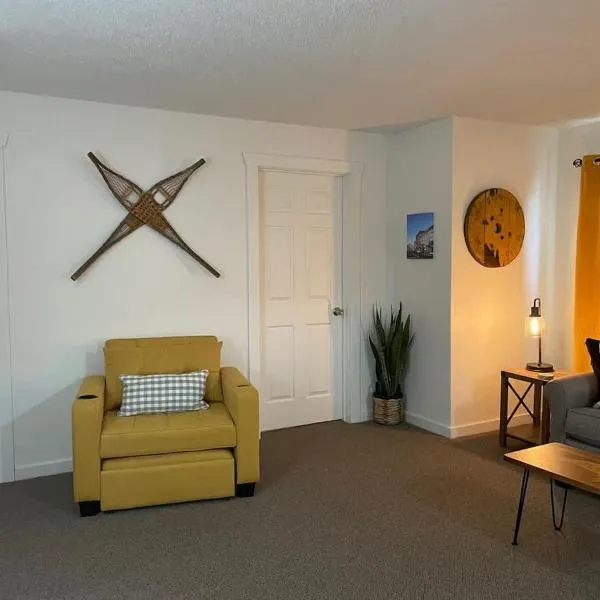Downtown Yellow Room at Villages on Aurora, hotel Ironwoodban