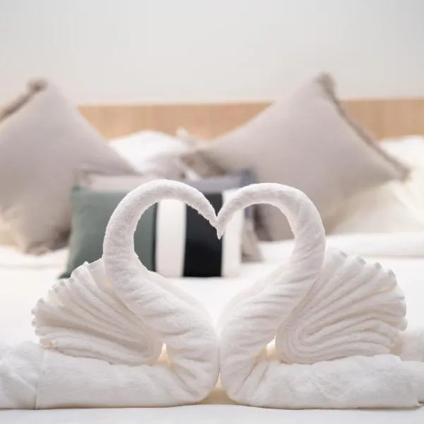 Japanese-Style Condo close Kamala Beach, hotel in Kamala Beach