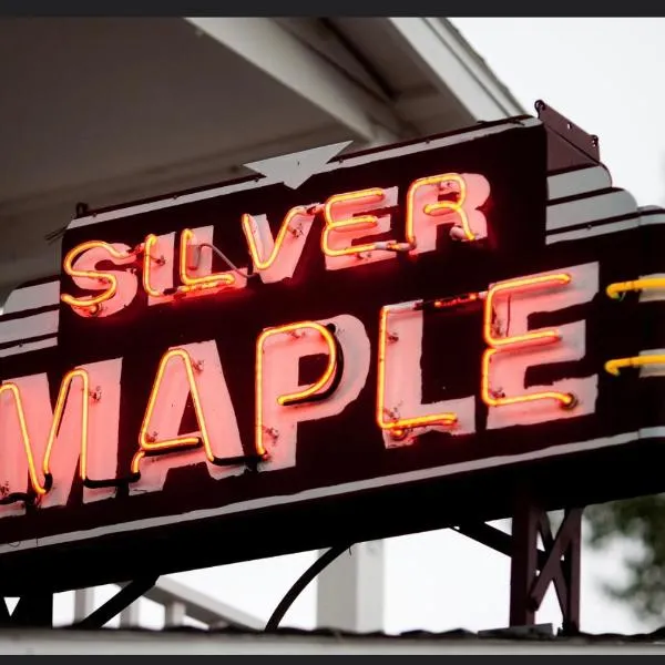 Silver Maple Inn, hôtel à Strelkovoye