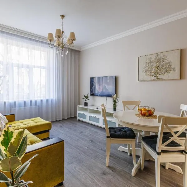 Elegant Apartment, hotel in Riga