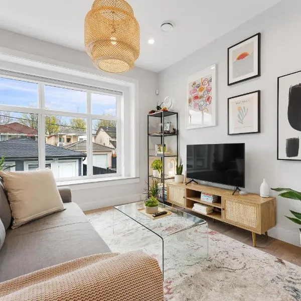 Charming 3BR Home in a Lovely Vancouver Neighborhood – hotel w mieście Vancouver
