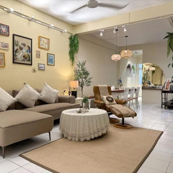 3 Bedroom NORDIC HOME Full Kitchen 8 MINS to MRT & JODD Fair & near RCA, hotel in Bangkok