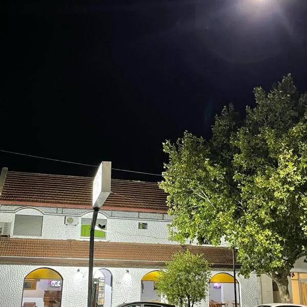 Hotel TriNova, מלון בסנטה רוסה