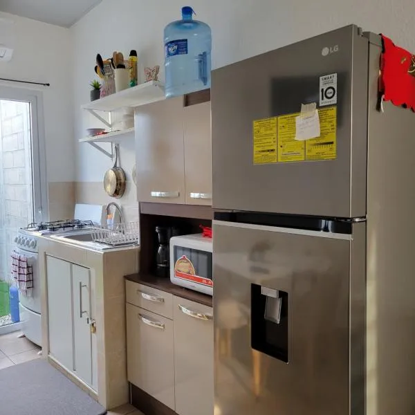 Toto's House, near Mall Las Ramblas, hotel v destinaci Santa Ana