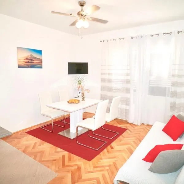 House Mariposa Trogir-Seget, hotel in Trogir