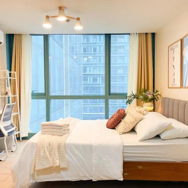Luxury BGC Condo Across Uptown Mall #ournw19a, hotel v destinaci Manila