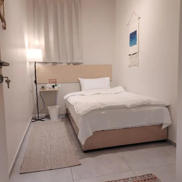 Five Hours, Hotel in Buraida