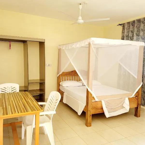 Casuarina Lounge, hotel in Malindi