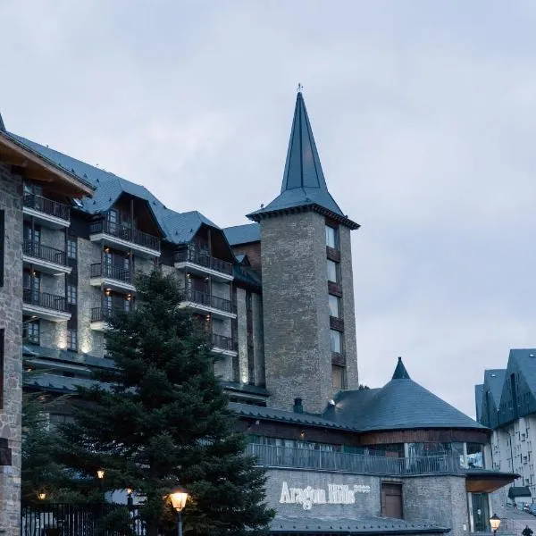 Snö Aragon Hills, hotel in Formigal