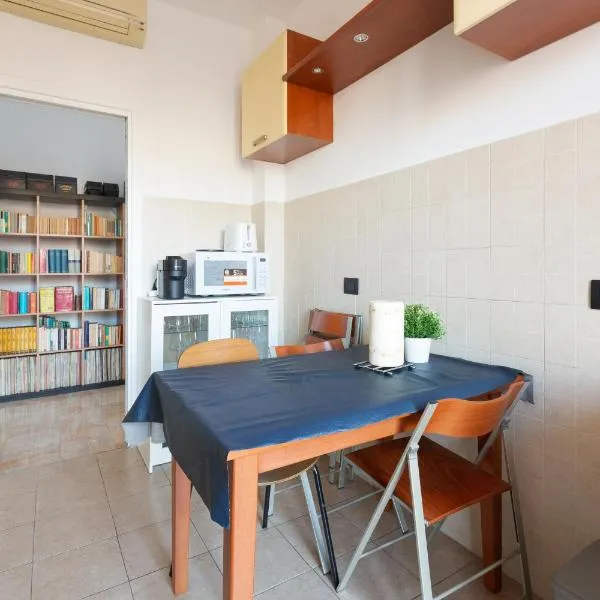 GuestHost - Milano- Lorenteggio Balcony Apartment，位于米兰的酒店