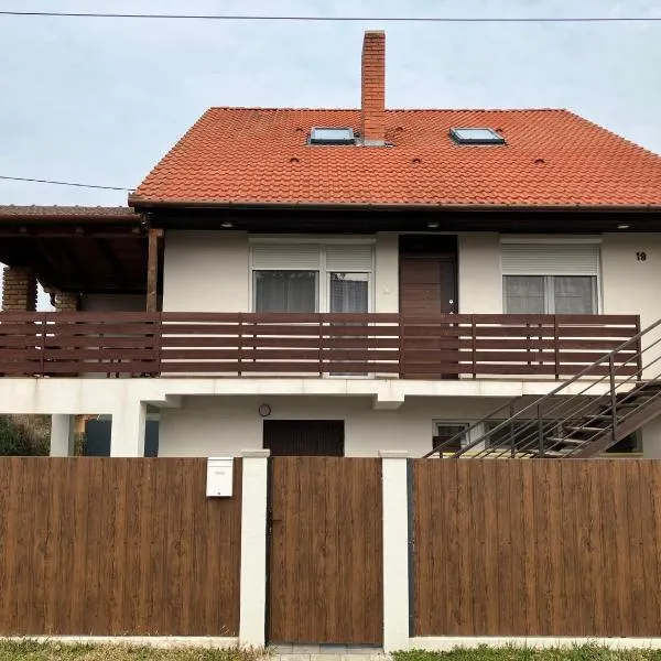 DIÓ Vendégház, hotel in Balatonfenyves