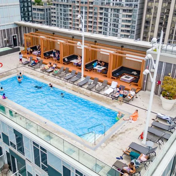 CN Tower View 2 Bed Home Near Rogers Centre, Scotiabank, MTCC, hotel in Toronto