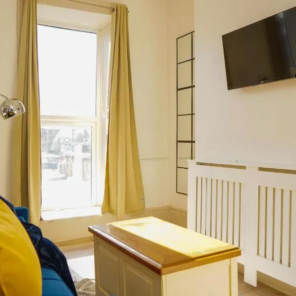 Paddington Apartments by Tube Near Hyde Park & LHR, hotel in London