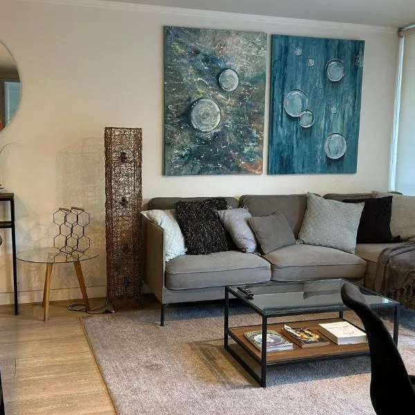 Apartamento en Las Condes frente a parque araucano, hotel in Santiago