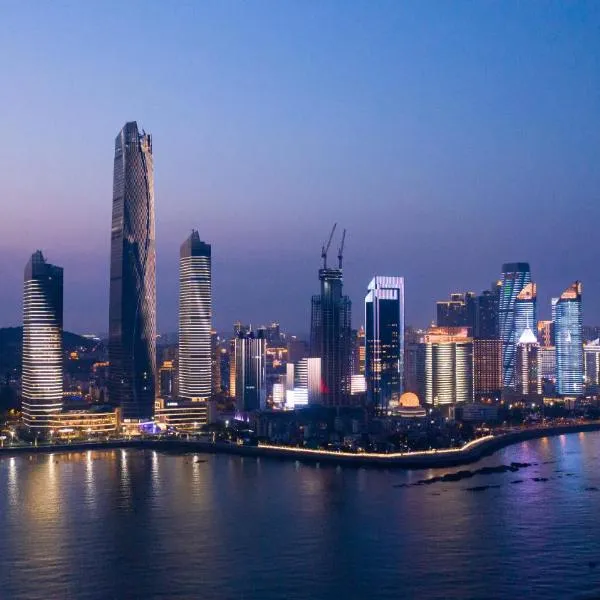 青岛海天大酒店 山海相拥典雅奢华, hotel in Qingdao