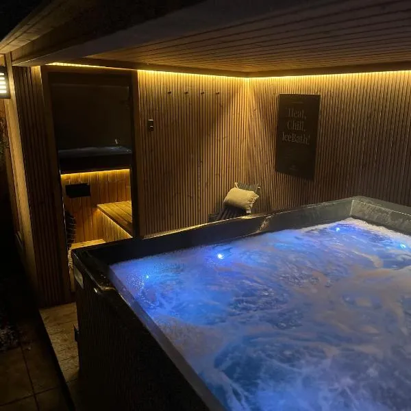 TauberChalet I Privates Boutique-Ferienhaus mit Whirlpool, Sauna, Garten, Naturmagie & ZellBoost, ξενοδοχείο στο Ρότενμπουργκ ομπ ντερ Τάουμπερ