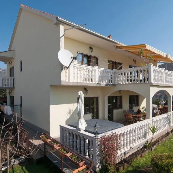 Apartments Corana, hotel v destinaci Kaštela
