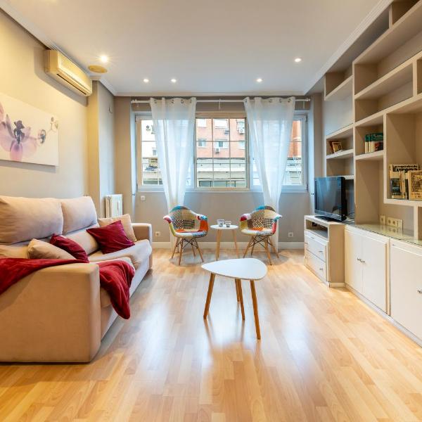 temporary apartment in the Salamanca neighborhood AVA24, Madryt