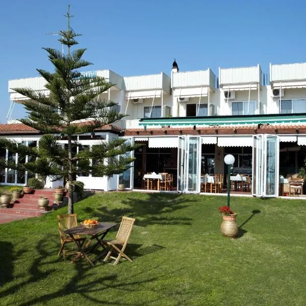 Evoikos beach & resort, hotel di Livanátai