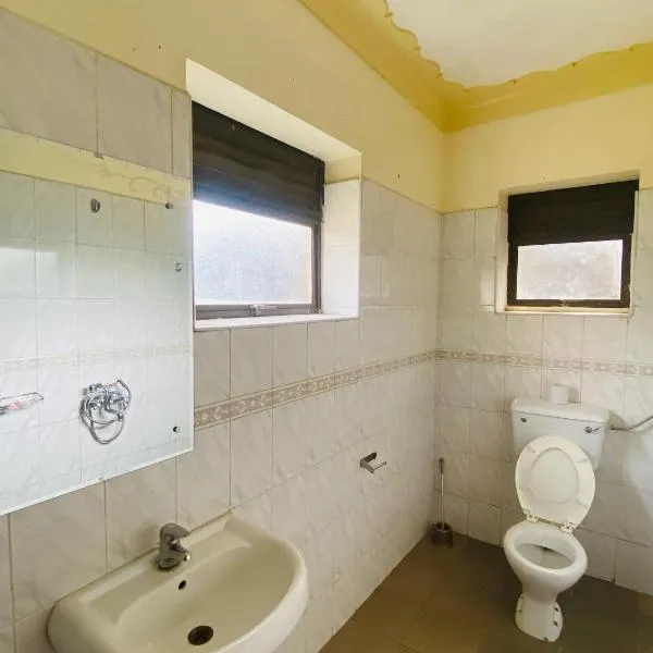 Private Palace، فندق في Arua