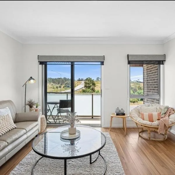 Modern Townhouse in Wright、Weston Creekのホテル