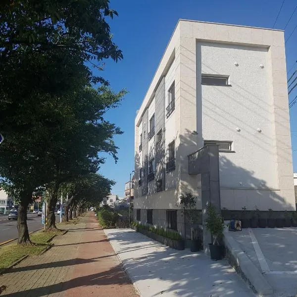 Yong Stay: Jeju şehrinde bir otel