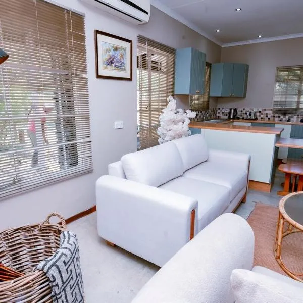 The Bush Cottage at Mokolodi Gaborone, hotel in Gaborone