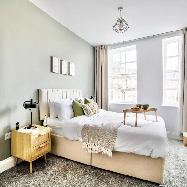 The Yorkshire Crown - Luxury Apartment - FREE PARKING Nearby, hotel in Harrogate