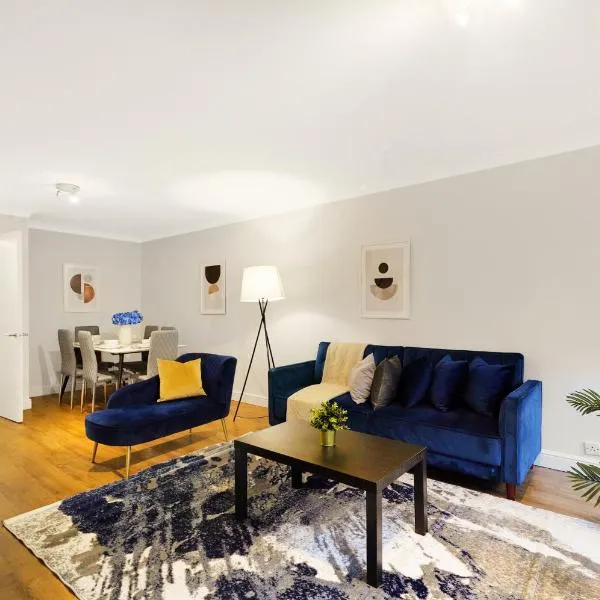 Luxury 3-Bed Apartment with Private Garden En-Suites & Underground Parking Prime NW6 London Location, hotel in London