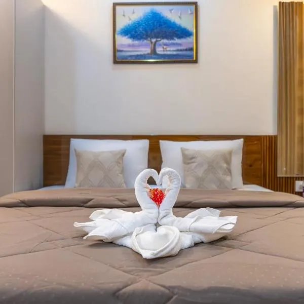 INDER PALACE Near Mall Road by star view Kasauli, hotel in Kasauli