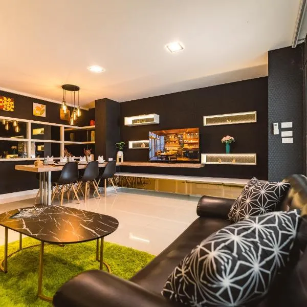 Baan PromTel ,Villa close to Nimman, Resort Pool, hotel v destinaci Chiang Mai